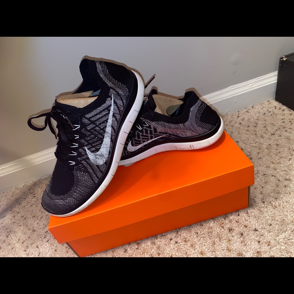 Nike Flyknit Free Runs